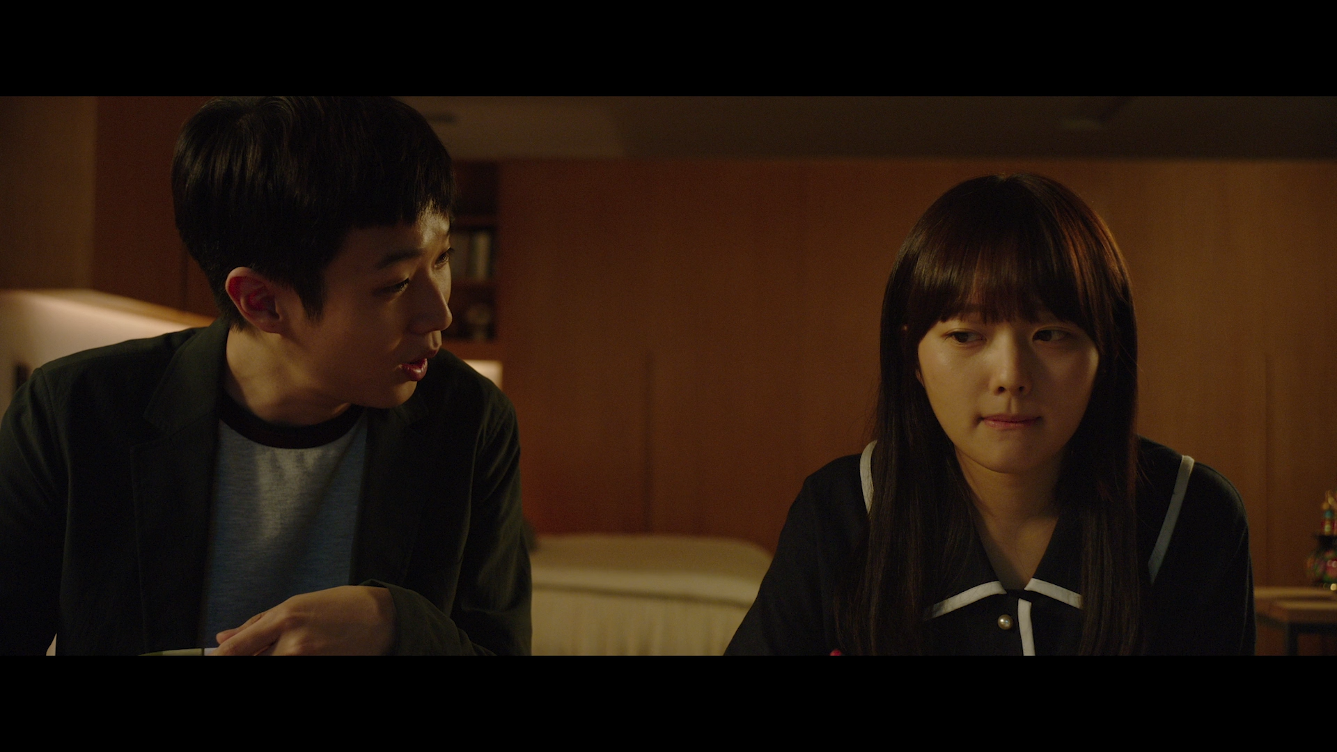 Parásitos (2019) (Otaku Tail No Fansub)